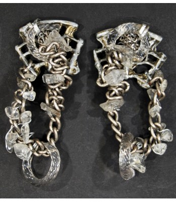 Boucles d'oreilles argentées en métal avec perles en Cristal, faites mains par Martine Brun