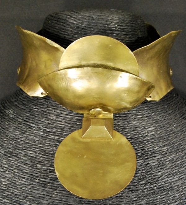 Collier doré "collier de chien" en bronze et laiton.