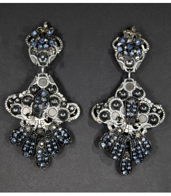 Boucles d'oreilles en métal argenté avec des perles en Pyrite, création unique par Martine Brun