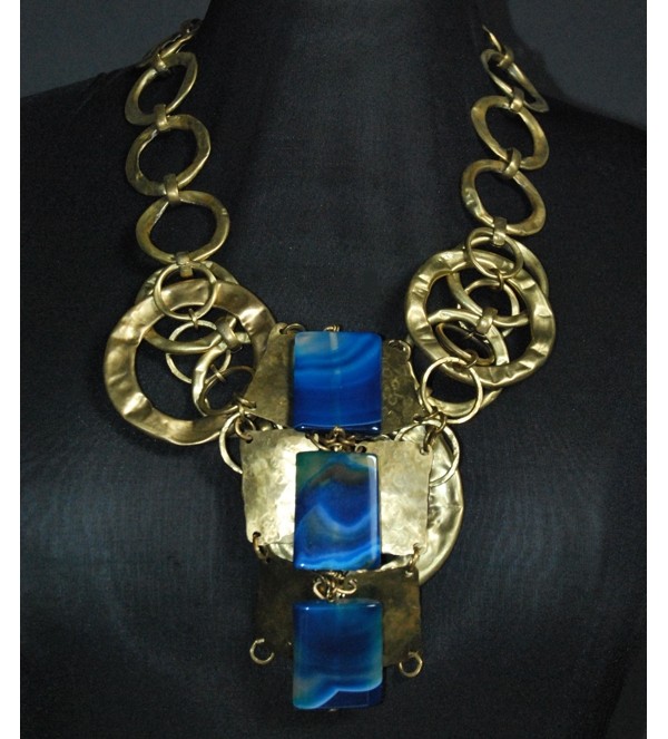 Collier doré avec trois perles en jade bleues